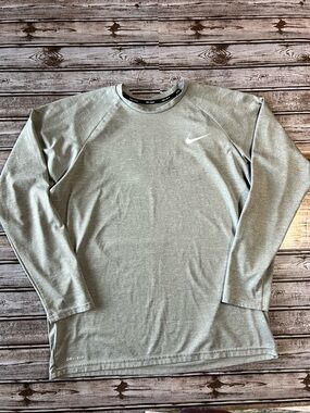 Nike Men’s Long-Sleeve Dri-FIT Swim shirt